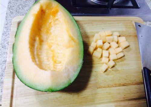 哈密瓜怎么吃低脂的呢视频,哈密瓜的轻食新吃法