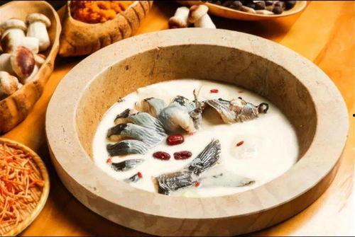 云南男子吃瓜事件视频,一场引发网友热议的“瓜”界奇观