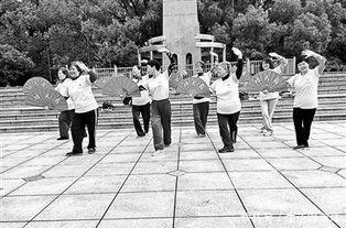 大妈集体吃瓜视频