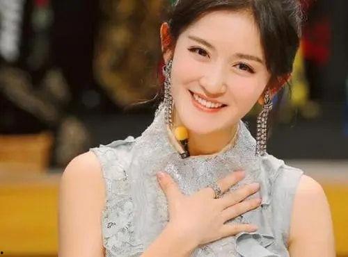 谢娜吃瓜吃到正主面前视频,现场互动引网友热议